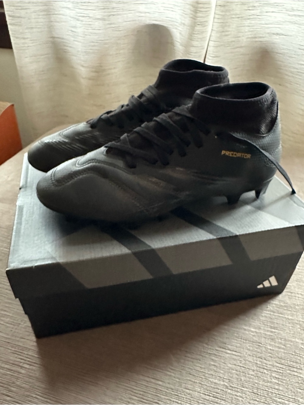 ⚽️NEW!  Soccer Cleats plus soccer socks ⚽️men size 7 or women size 8